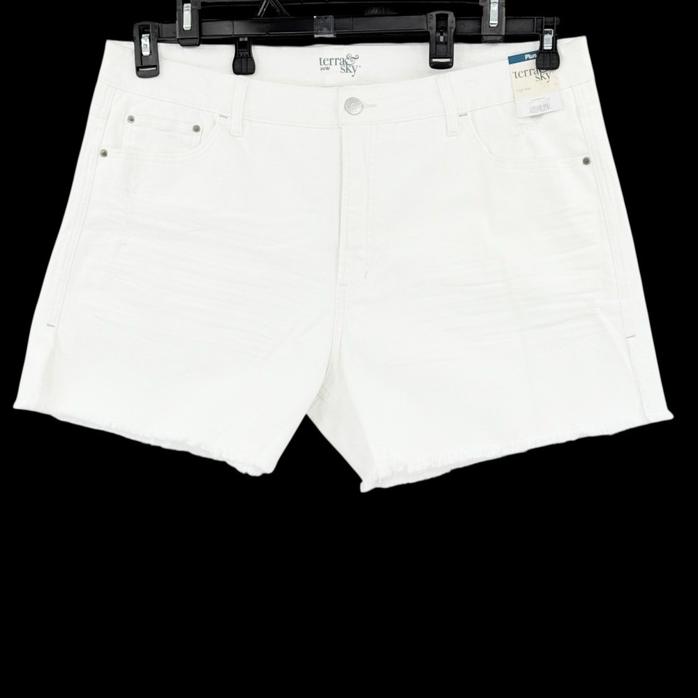 Terra & Sky Women's White Denim Shorts Size 20W High Rise Distressed Raw Hem NWT